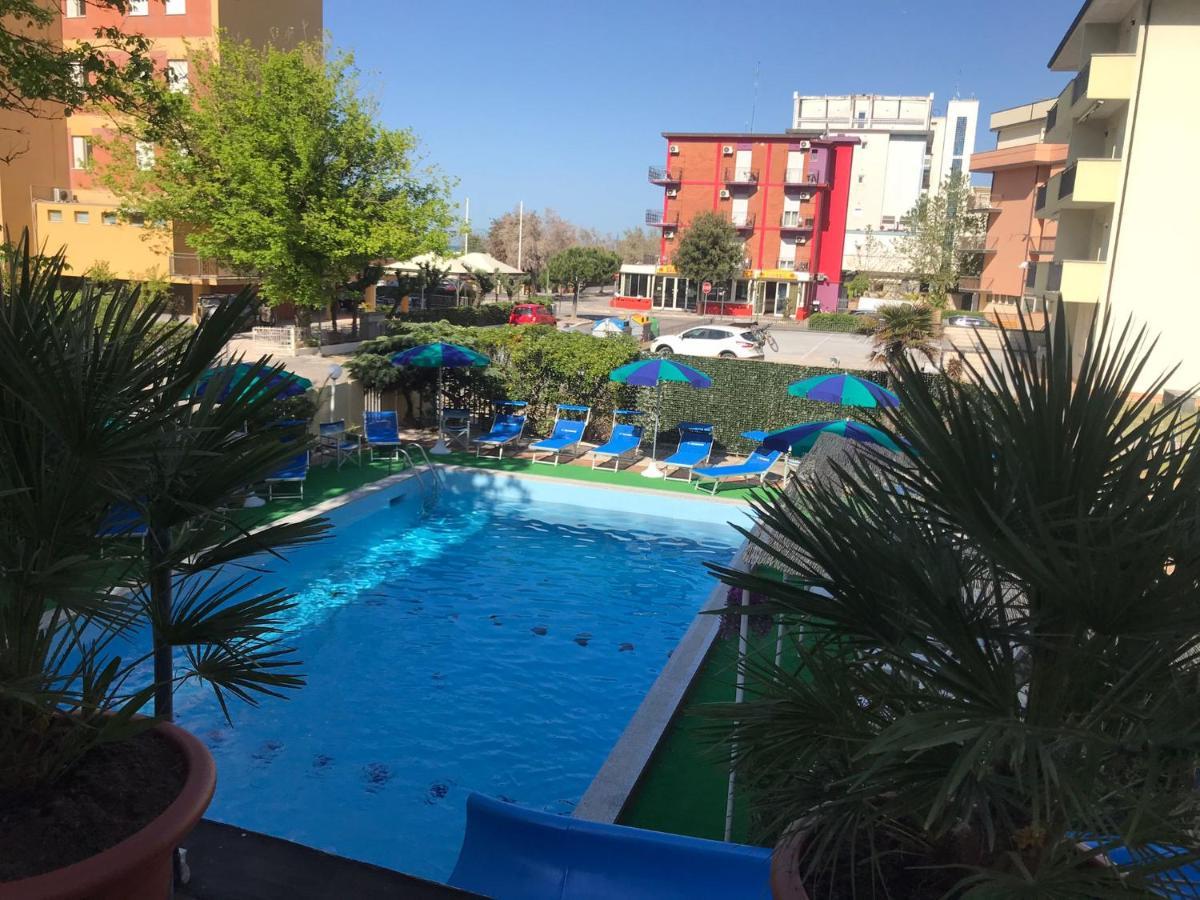 Club Hotel Residence Cesenatico Exterior photo