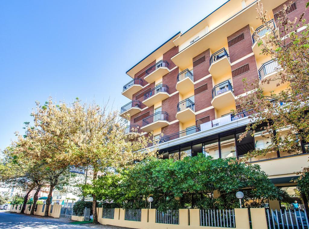 Club Hotel Residence Cesenatico Exterior photo